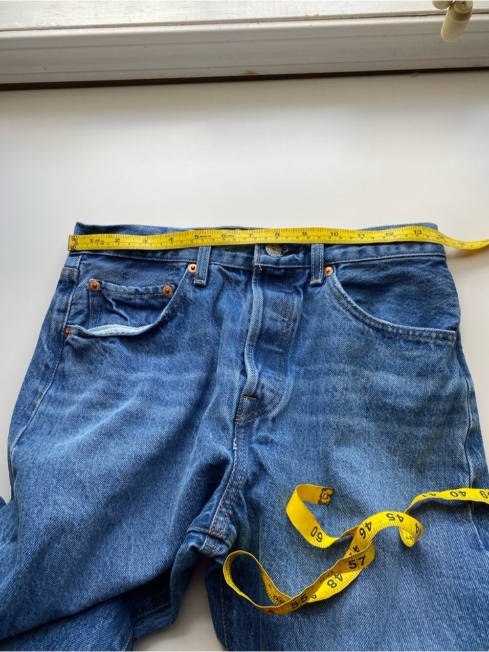 Levis Premium 501 '81 Jeans Woman 27x31 Medium Wash Button Fly Streetwear Preppy - Picture 10 of 14